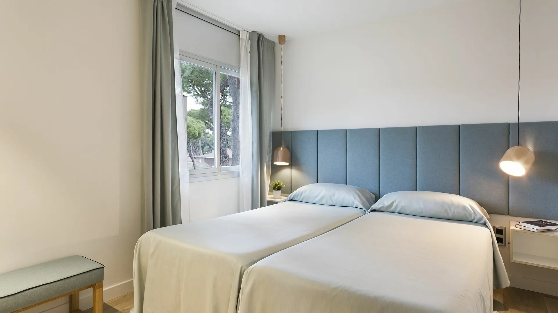 Apartamentos Porta Coeli Castelldefels 3*,